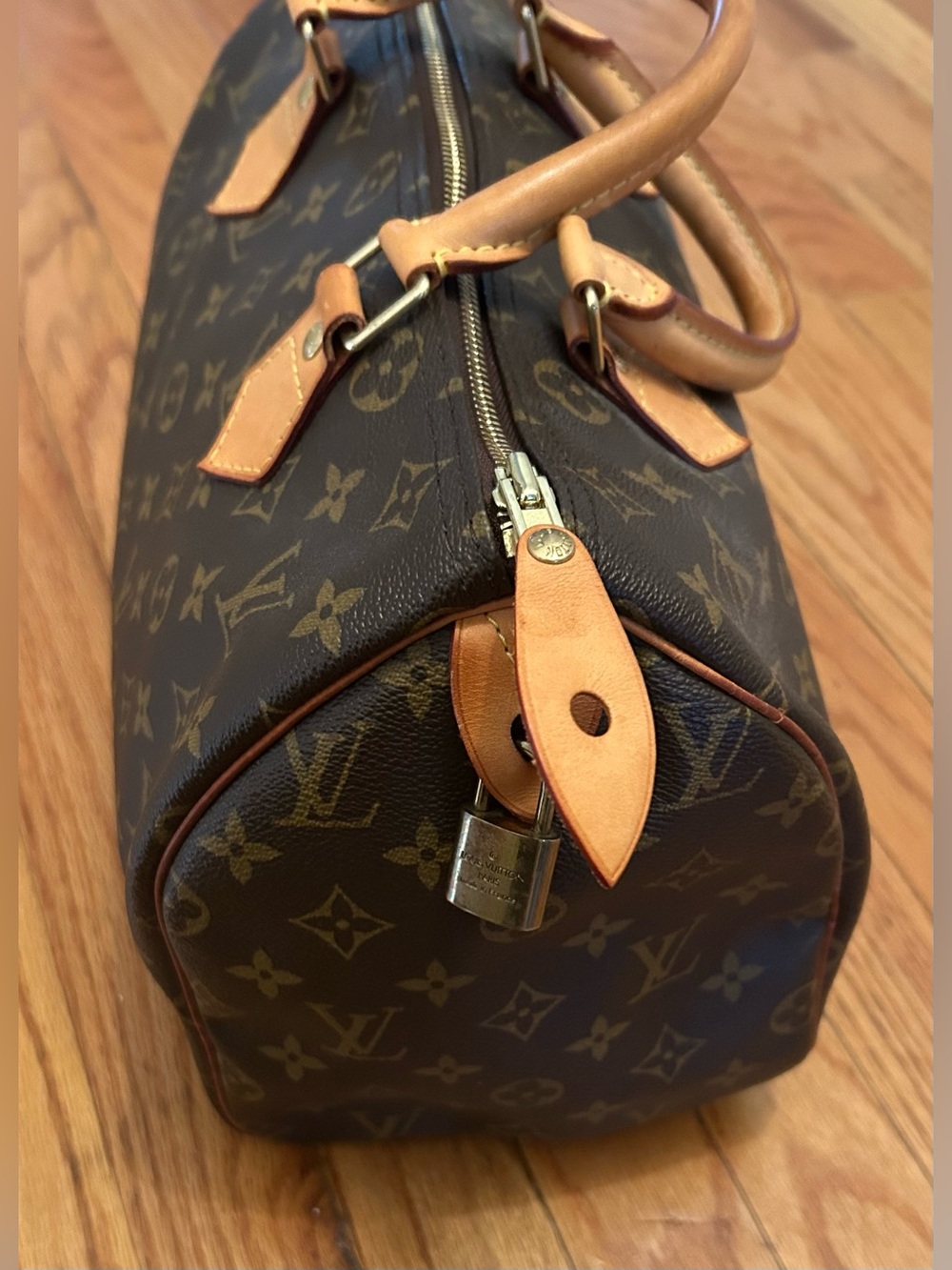 Authentic Louis Vuitton Speedy 30 in Monogram canvas - Picture 3 of 15